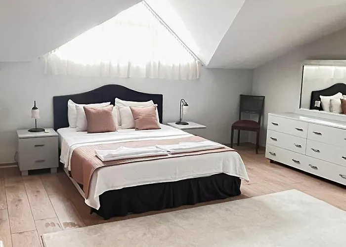 فيلة Sophia مرمريس